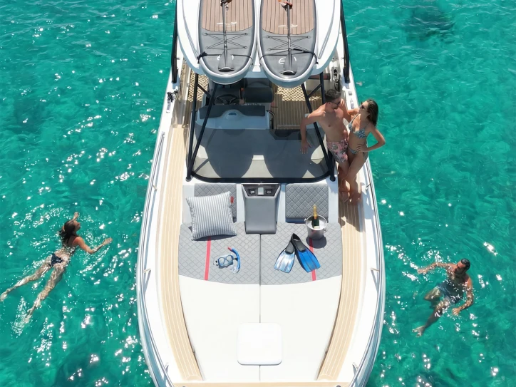 Boat rental Saver Saver 330 Sport in Portisco on Samboat