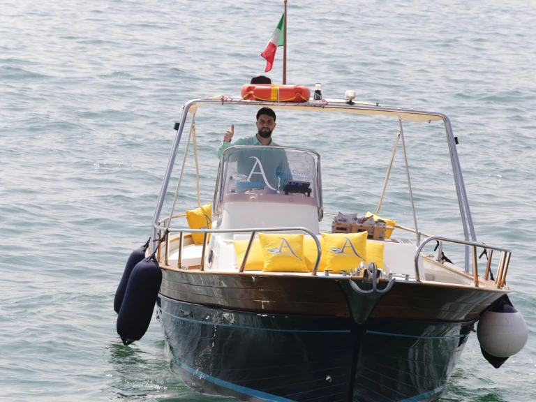 Motorboat for rent Salerno at the best price