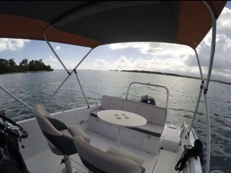 Motorboat rental with or without captain Quicksilver Marseille