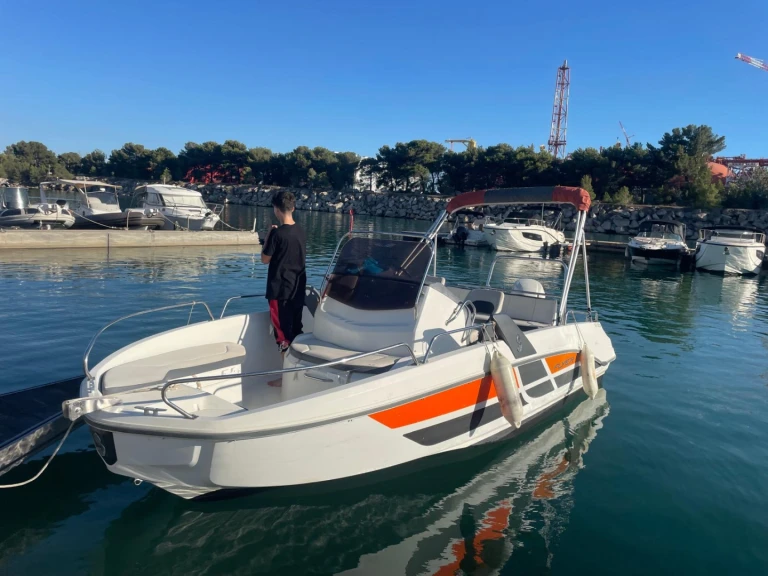 Motorboat for rent Marseille at the best price