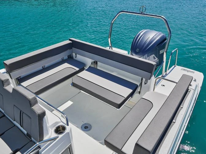 Motorboat rental with or without captain Jeanneau Antibes