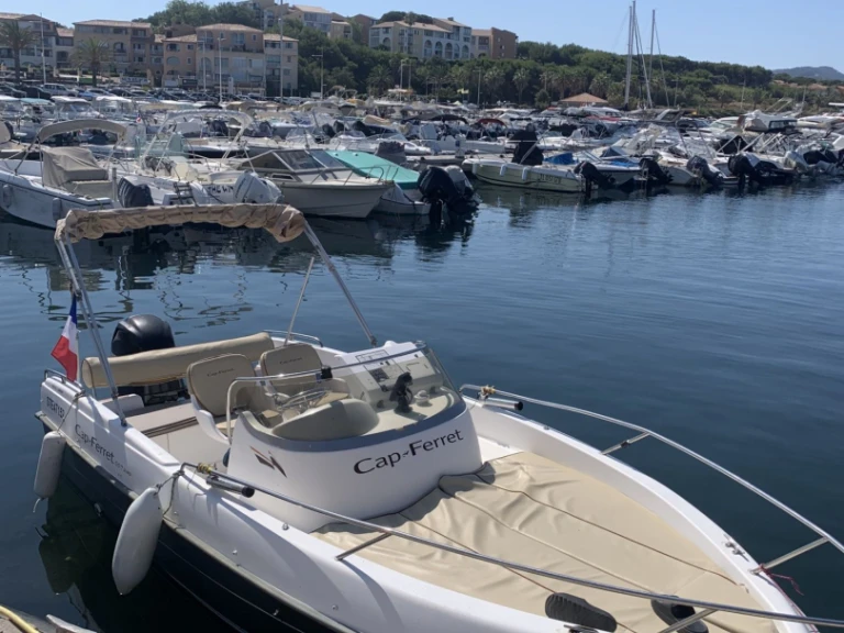 Rent a B2 Marine Cap Ferret 552 Sun Deck Six-Fours-les-Plages