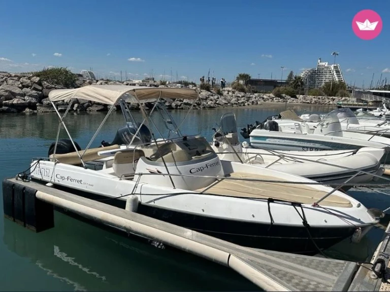 Motorboat rental in Six-Fours-les-Plages - B2 Marine Cap Ferret 552 Sun Deck