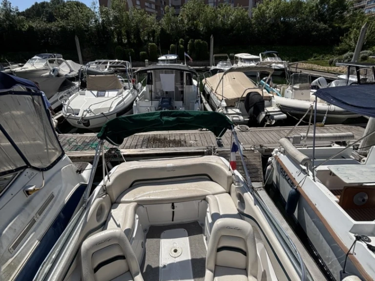 Bareboat Rental Motorboat Chris Craft with a boat licence