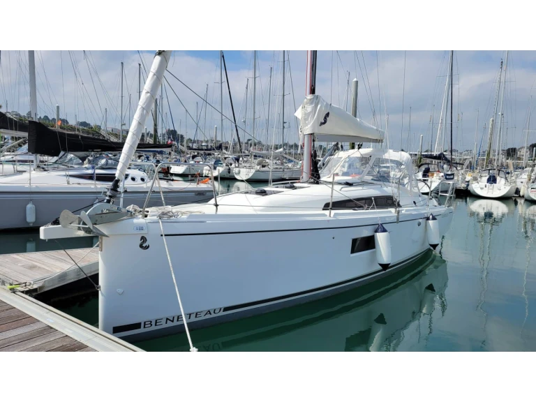 Sailboat rental in Saint-Quay-Portrieux - Bénéteau Oceanis 30.1