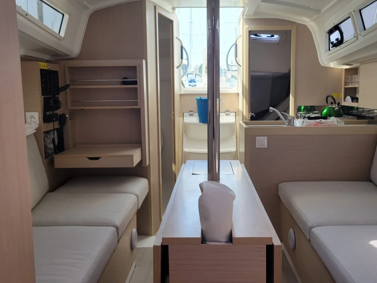 Yacht charter Saint-Quay-Portrieux cheap Oceanis 30.1