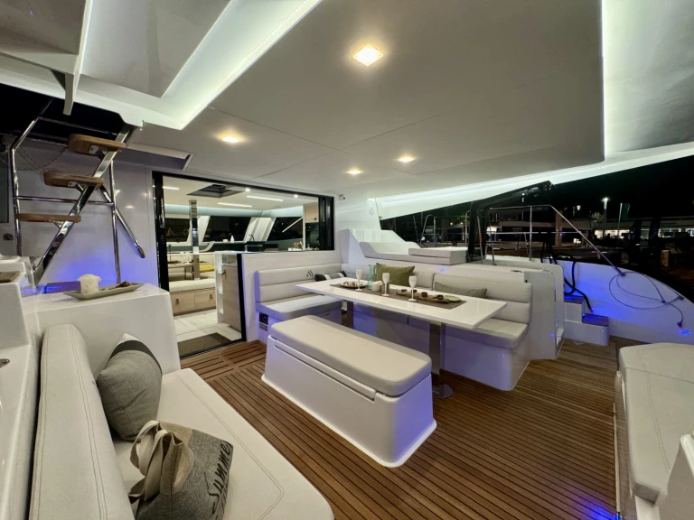 Boat rental Aventura yachts 45 in Marina El Portet de Dénia on Samboat