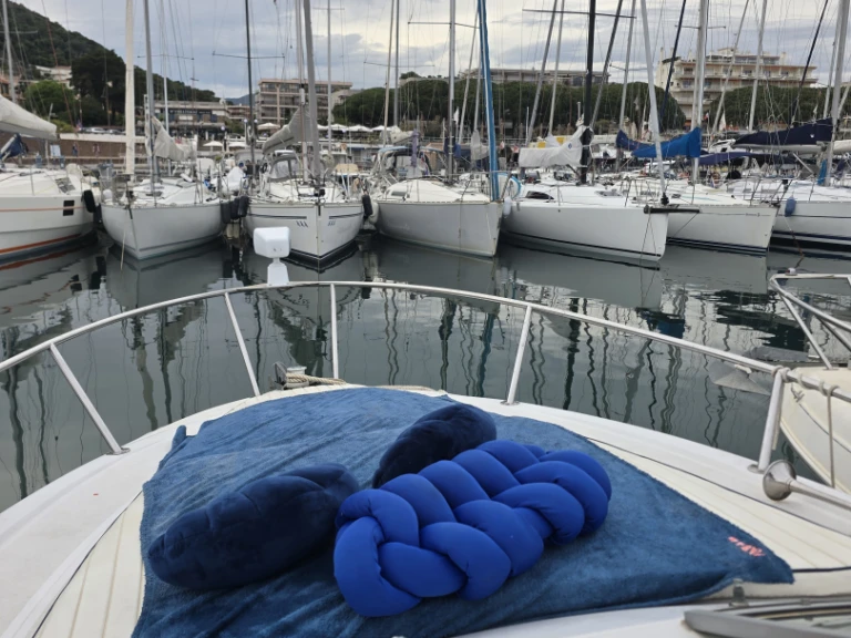 Yacht charter Mandelieu-la-Napoule cheap Vista 248
