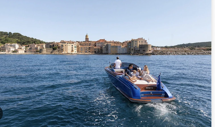 Boat rental Riva Aquariva 33 in Port de Saint Tropez on Samboat