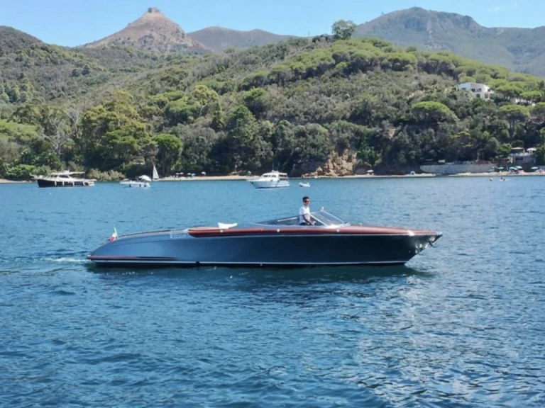 Bareboat Rental Motorboat Riva with a boat licence