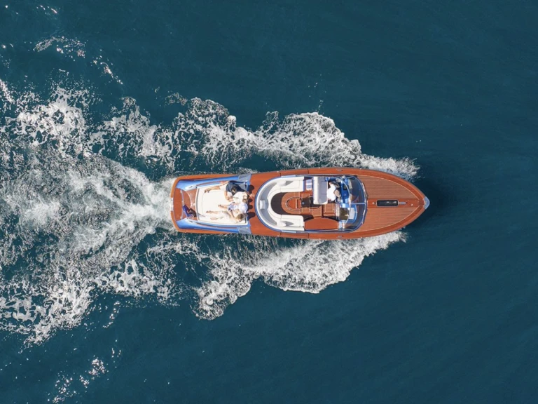 Motorboat for rent Port de Saint Tropez at the best price
