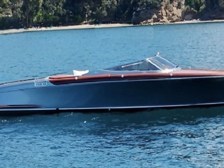 Riva Aquariva 33 charter bareboat or captained in  Port de Saint Tropez