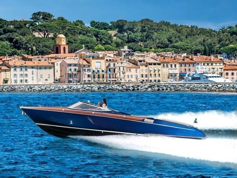 Motorboat for rent Port de Saint Tropez at the best price