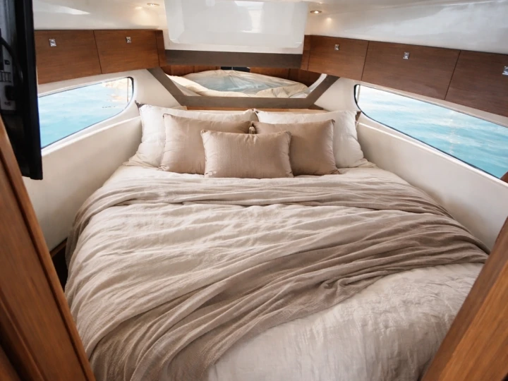 Luxury Yacht rental in Saint-Tropez - Jeanneau Merry Fisher 1095