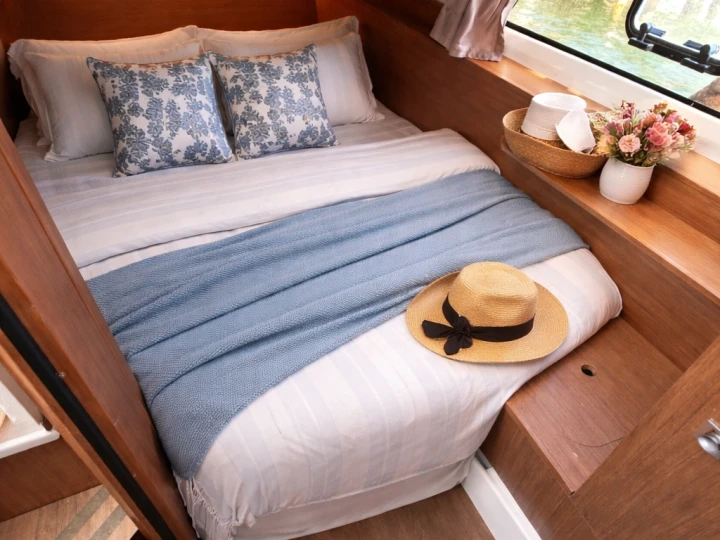 Boat rental Jeanneau Merry Fisher 1095 in Saint-Tropez on Samboat