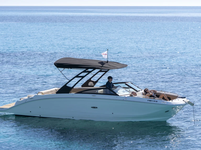 Sea Ray SDX 290 in Mahon Port on SamBoat