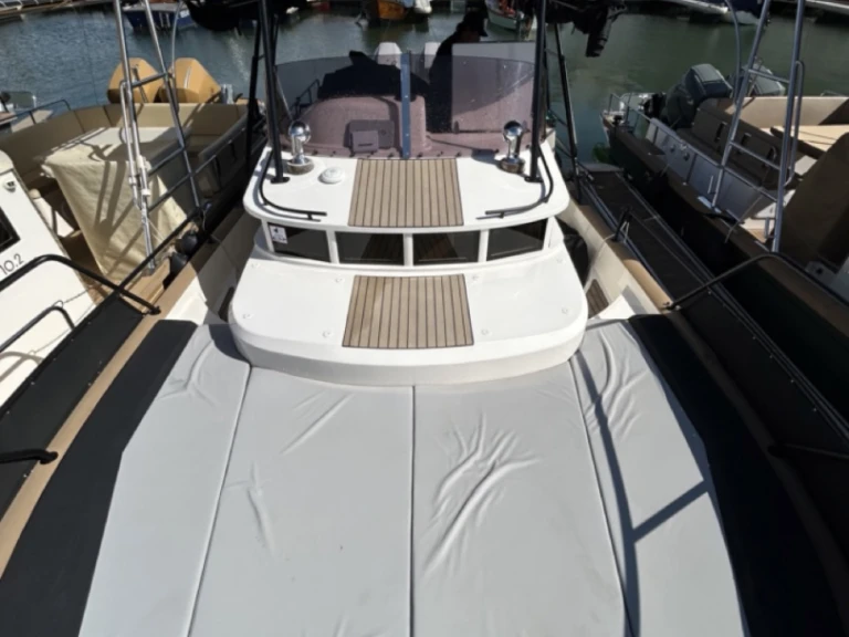Beacher Beacher V10.2 Croisière charter bareboat or captained in  Arcachon