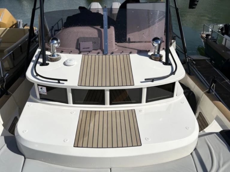 Yacht charter Arcachon cheap Beacher V10.2 Croisière