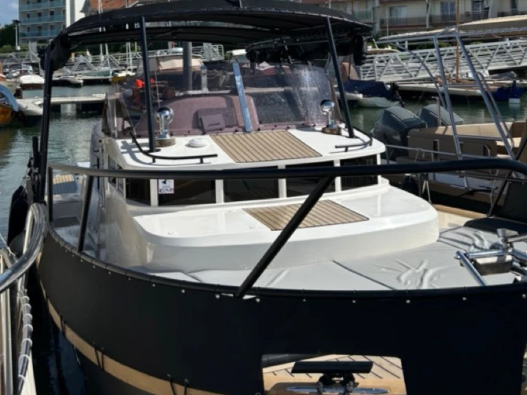 Beacher Beacher V10.2 Croisière charter bareboat or captained in  Arcachon