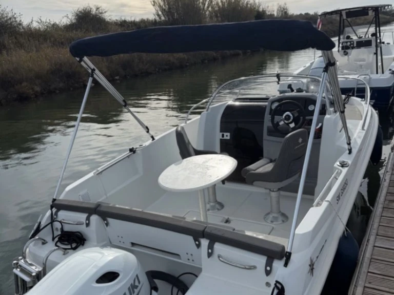 Yacht charter Sainte-Marie-la-Mer cheap Cap Camarat 5.5 WA Serie 2