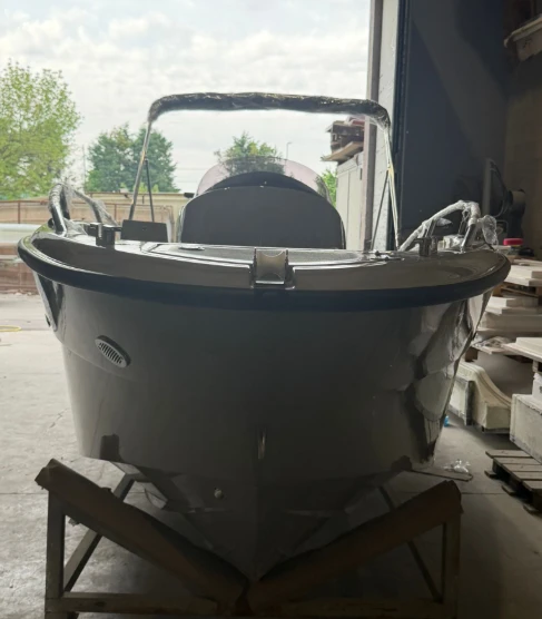 Motorboat rental with or without captain Clear Angera