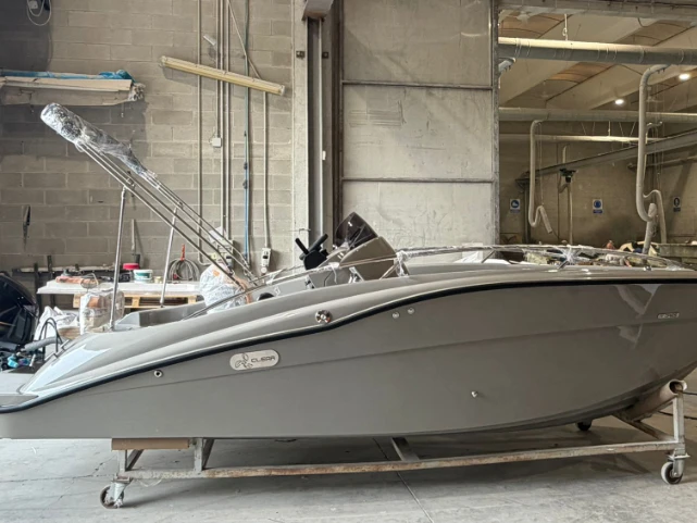 Motorboat rental with or without captain Clear Angera