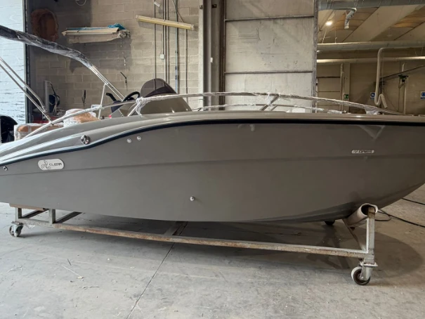 Motorboat rental with or without captain Clear Angera