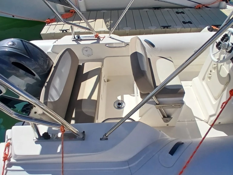 Boat rental Capelli Tempest 600 in Portimão on Samboat