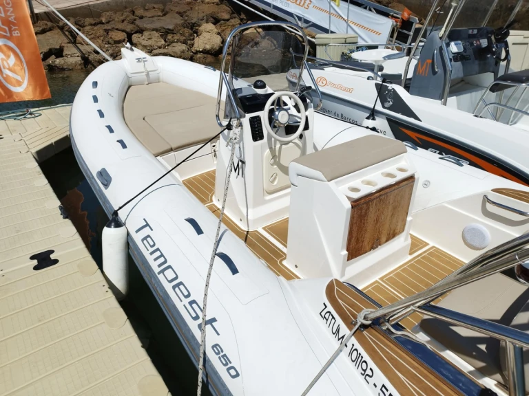 RIB rental in Portimão - Capelli Tempest 650