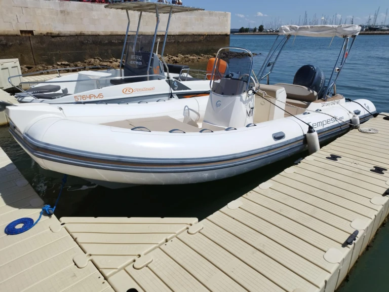 Boat rental Capelli Tempest 650 in Portimão on Samboat