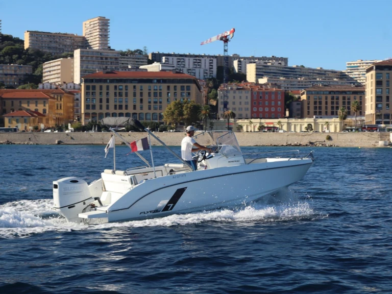 Rent a Bénéteau Flyer 7 SPACEdeck Portimão