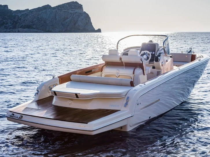 Boat rental Invictus  280 SX in Portimão on Samboat