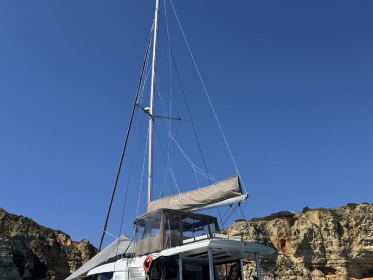 Bali Bali 4.8 in Portimão on SamBoat