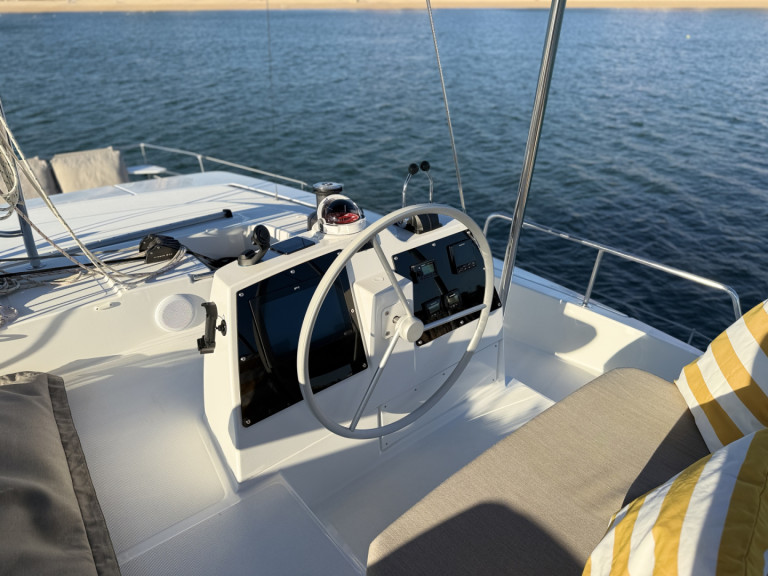 Yacht charter Portimão cheap Bali 4.8