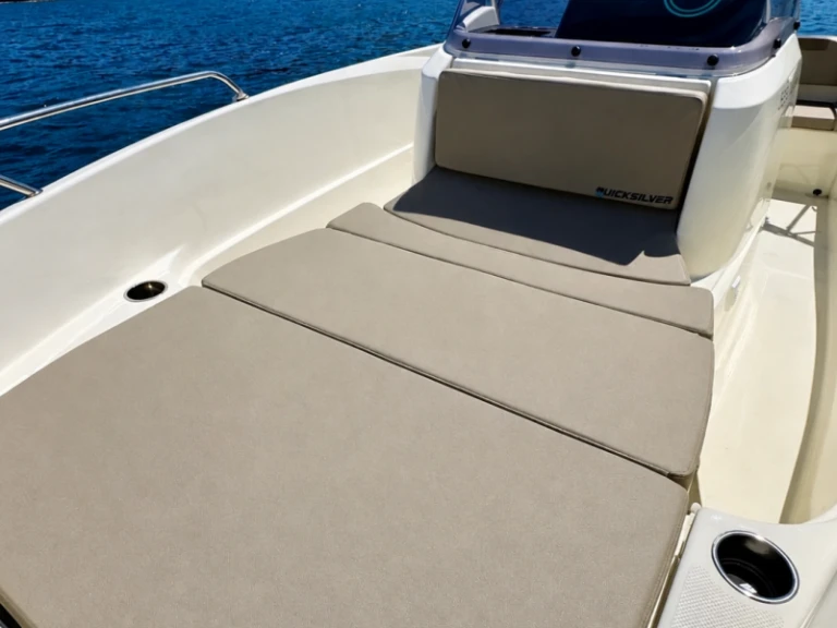 Quicksilver Activ 555 Open in Palavas-les-Flots on SamBoat