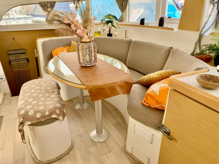 Rent a Lagoon Lagoon 380 S2 Empuriabrava