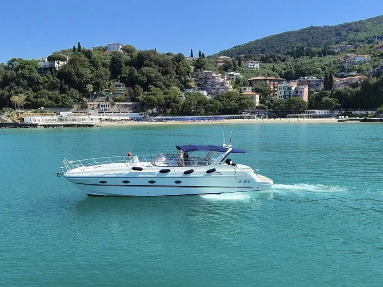 Motorboat for rent Porto Mirabello at the best price