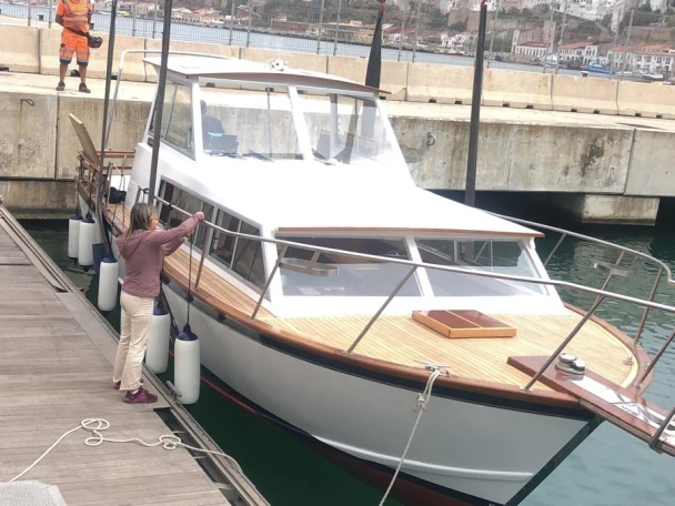 Motorboat rental with or without captain Cris-Craft Mahón