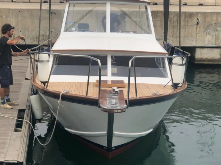 Boat rental Cris-Craft Chris-Craft Classic 30 in Mahón on Samboat