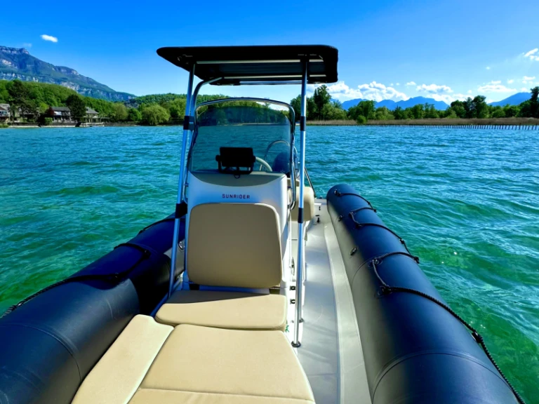 Motorboat rental in Aix-les-Bains - Bombard Sunrider 650