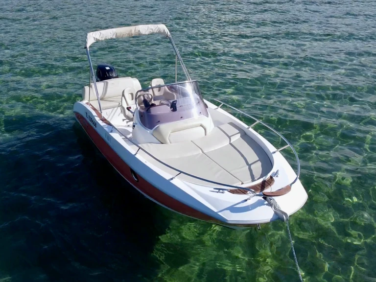 Bareboat Rental Motorboat Sessa Marine with a boat licence