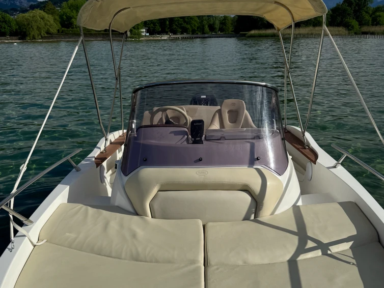 Motorboat for rent Aix-les-Bains at the best price