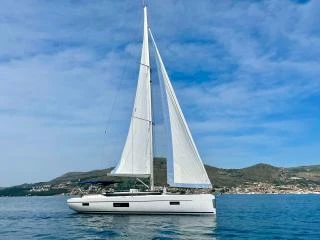 Sailboat for rent Kaštela at the best price