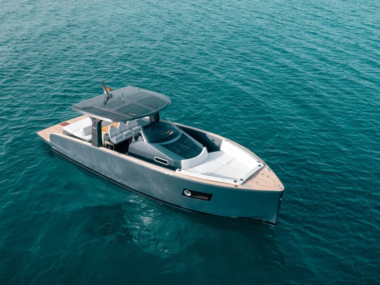 Boat rental Vanguard Tesoro T40 INBOARD in Chaniá on Samboat