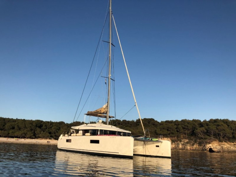 Yacht charter Lávrio cheap Lagoon 52 F