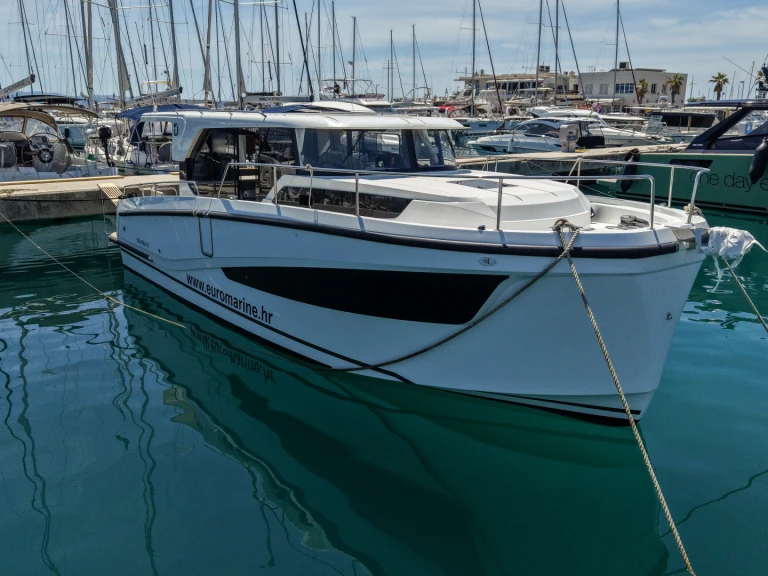 Yacht charter Split cheap Delphia 10 Sedan
