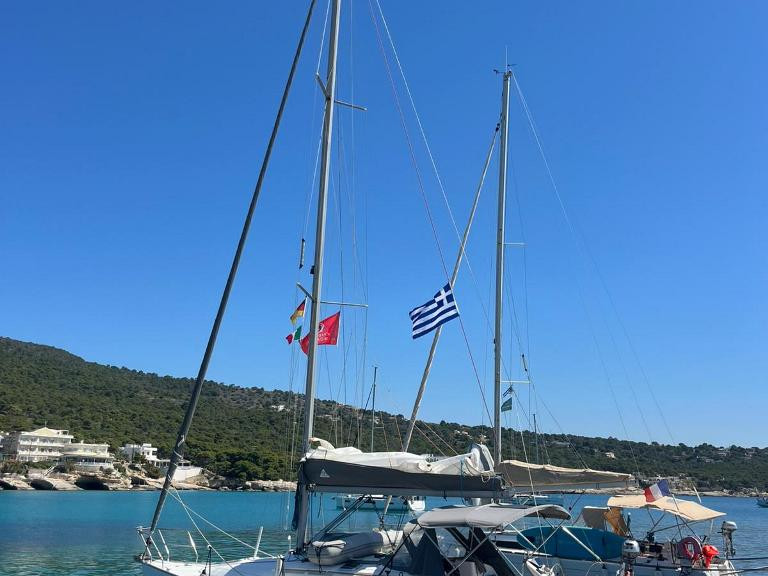 Sailboat rental with or without captain Jeanneau Néa Péramos