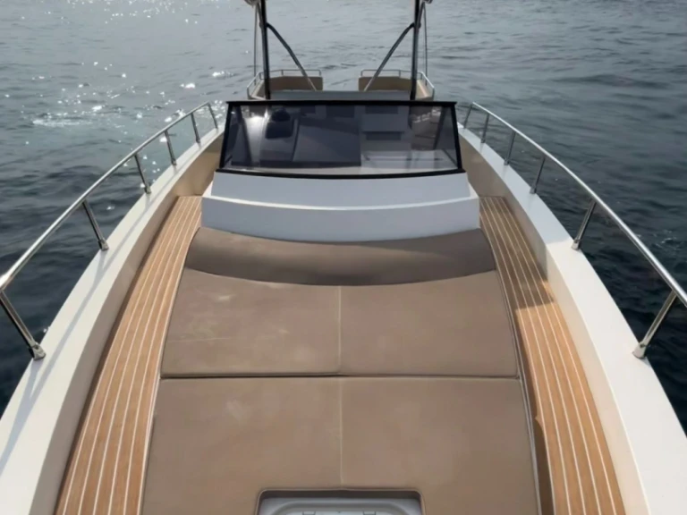 Bareboat Rental Motorboat Fiart with a boat licence