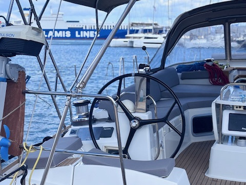 Sailboat for rent Lávrio at the best price