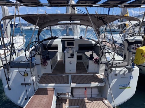 Jeanneau Sun Odyssey 440 charter bareboat or captained in  Lávrio